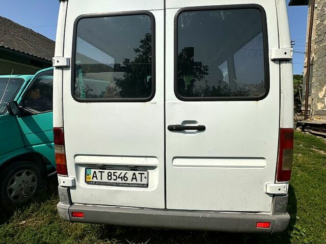 Белый Мерседес Sprinter, объемом двигателя 2.3 л и пробегом 350 тыс. км за 4000 $, фото 1 на Automoto.ua