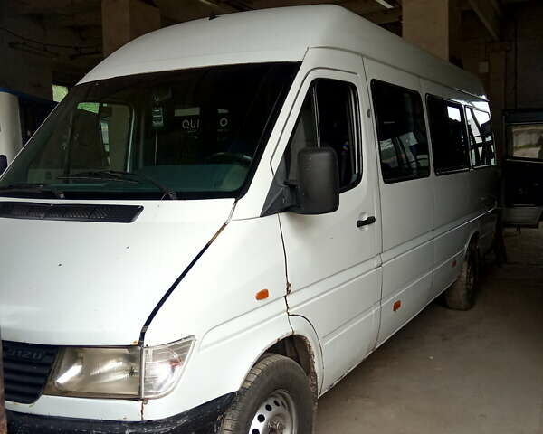 Белый Мерседес Sprinter, объемом двигателя 2.9 л и пробегом 350 тыс. км за 6000 $, фото 2 на Automoto.ua