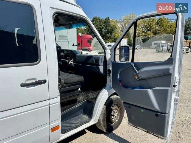 Белый Мерседес Sprinter, объемом двигателя 2.9 л и пробегом 400 тыс. км за 9500 $, фото 21 на Automoto.ua