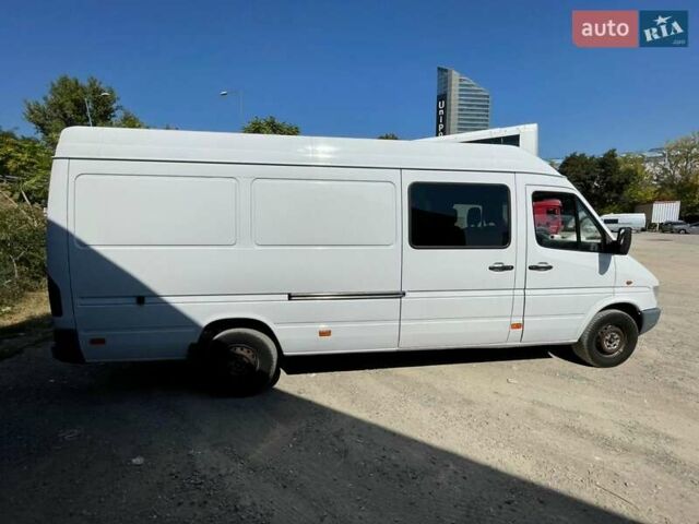 Белый Мерседес Sprinter, объемом двигателя 2.9 л и пробегом 400 тыс. км за 9500 $, фото 2 на Automoto.ua
