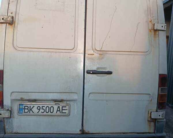 Білий Мерседес Sprinter, об'ємом двигуна 2.9 л та пробігом 350 тис. км за 5500 $, фото 2 на Automoto.ua