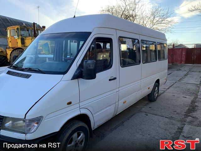 Белый Мерседес Sprinter, объемом двигателя 2.9 л и пробегом 100 тыс. км за 6500 $, фото 2 на Automoto.ua