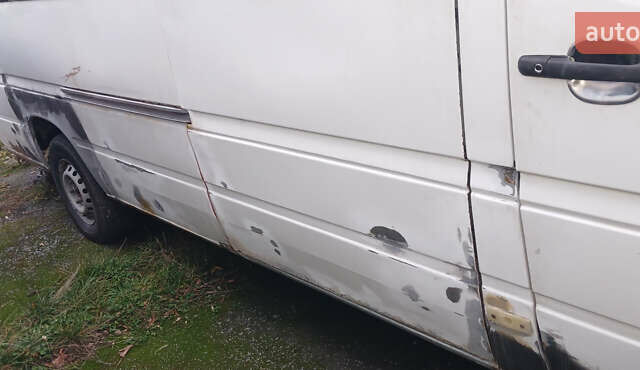 Белый Мерседес Sprinter, объемом двигателя 2.9 л и пробегом 700 тыс. км за 5000 $, фото 3 на Automoto.ua