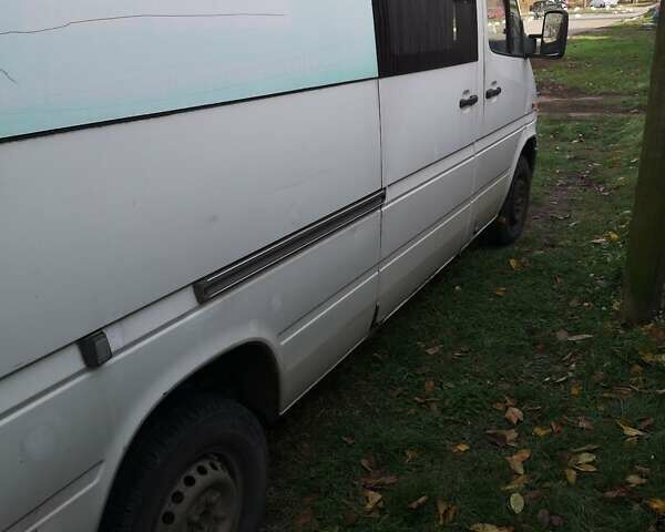 Белый Мерседес Sprinter, объемом двигателя 0 л и пробегом 560 тыс. км за 5000 $, фото 2 на Automoto.ua