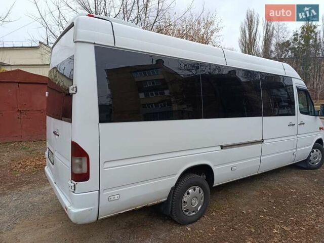 Белый Мерседес Sprinter, объемом двигателя 0 л и пробегом 680 тыс. км за 9200 $, фото 2 на Automoto.ua