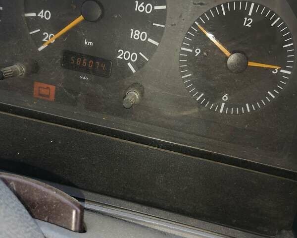 Белый Мерседес Sprinter, объемом двигателя 0 л и пробегом 560 тыс. км за 5000 $, фото 3 на Automoto.ua