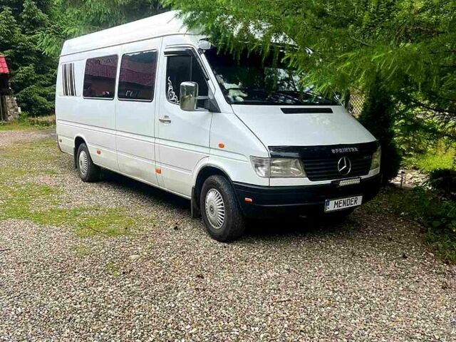 Білий Мерседес Sprinter, об'ємом двигуна 2.9 л та пробігом 300 тис. км за 10200 $, фото 1 на Automoto.ua