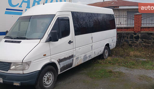 Белый Мерседес Sprinter, объемом двигателя 2.9 л и пробегом 700 тыс. км за 5000 $, фото 1 на Automoto.ua
