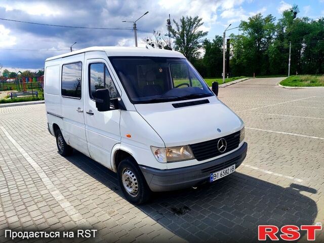 Белый Мерседес Sprinter, объемом двигателя 2.3 л и пробегом 300 тыс. км за 3999 $, фото 1 на Automoto.ua