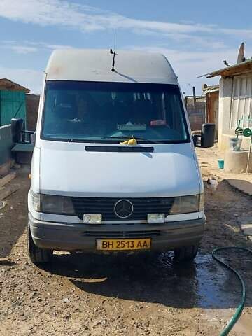 Белый Мерседес Sprinter, объемом двигателя 2.9 л и пробегом 250 тыс. км за 5300 $, фото 4 на Automoto.ua