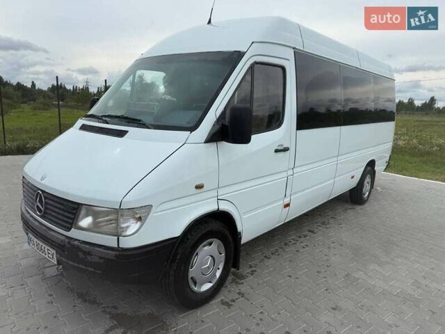 Белый Мерседес Sprinter, объемом двигателя 2.9 л и пробегом 255 тыс. км за 11000 $, фото 3 на Automoto.ua