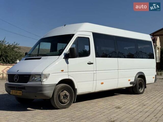 Белый Мерседес Sprinter, объемом двигателя 2.9 л и пробегом 900 тыс. км за 9000 $, фото 2 на Automoto.ua