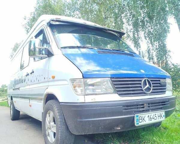 Белый Мерседес Sprinter, объемом двигателя 0 л и пробегом 284 тыс. км за 8500 $, фото 3 на Automoto.ua