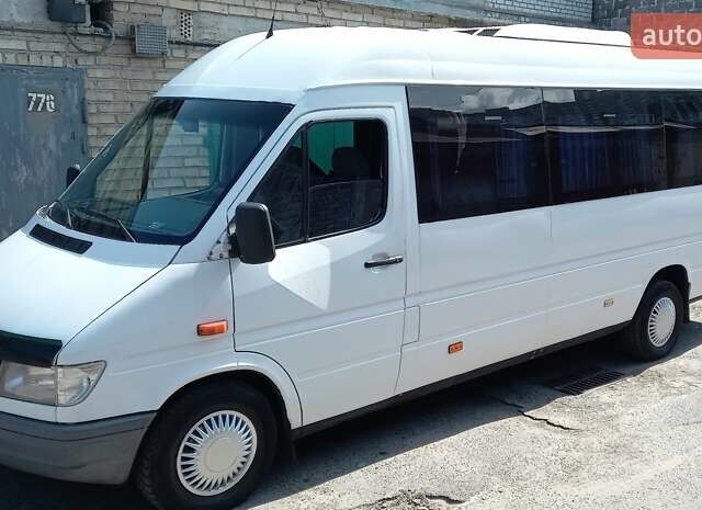 Белый Мерседес Sprinter, объемом двигателя 2.9 л и пробегом 845 тыс. км за 8900 $, фото 2 на Automoto.ua