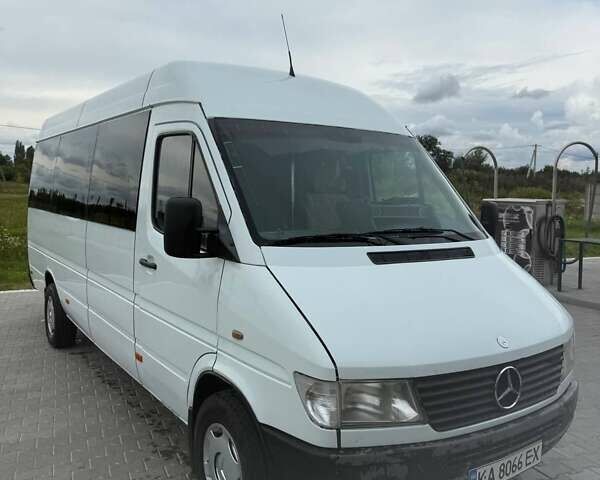Белый Мерседес Sprinter, объемом двигателя 2.9 л и пробегом 255 тыс. км за 11000 $, фото 1 на Automoto.ua