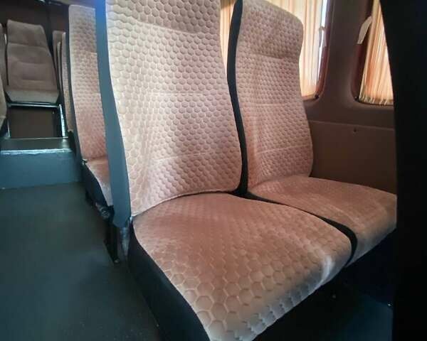 Белый Мерседес Sprinter, объемом двигателя 2.9 л и пробегом 255 тыс. км за 11000 $, фото 4 на Automoto.ua