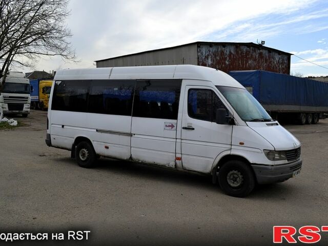 Белый Мерседес Sprinter, объемом двигателя 2.3 л и пробегом 100 тыс. км за 3350 $, фото 3 на Automoto.ua