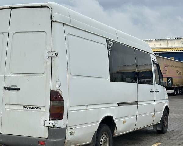 Белый Мерседес Sprinter, объемом двигателя 2.9 л и пробегом 341 тыс. км за 7300 $, фото 2 на Automoto.ua