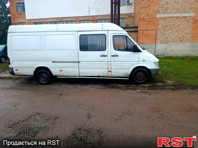 Белый Мерседес Sprinter, объемом двигателя 2.9 л и пробегом 595 тыс. км за 5600 $, фото 2 на Automoto.ua