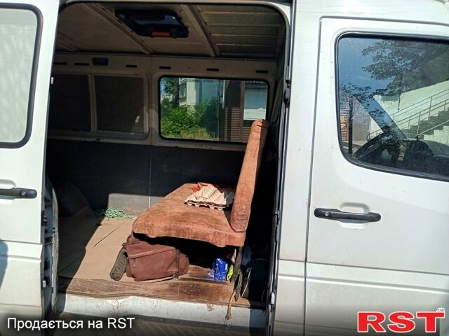 Білий Мерседес Sprinter, об'ємом двигуна 2.9 л та пробігом 400 тис. км за 7500 $, фото 3 на Automoto.ua