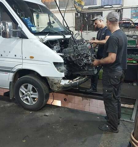 Белый Мерседес Sprinter, объемом двигателя 0 л и пробегом 284 тыс. км за 8500 $, фото 26 на Automoto.ua