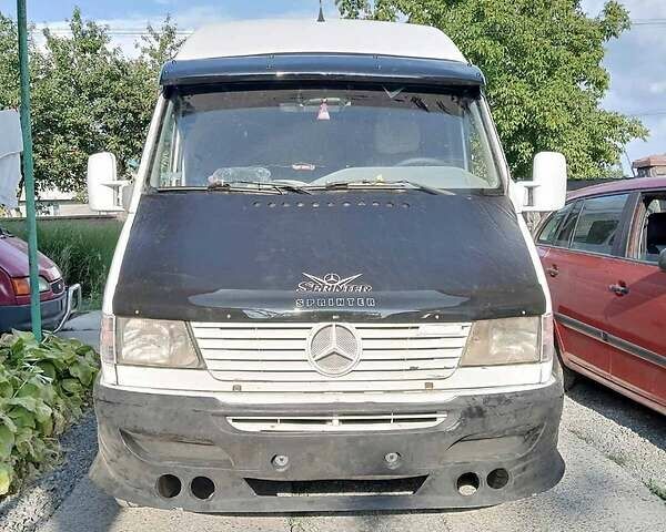 Белый Мерседес Sprinter, объемом двигателя 2.9 л и пробегом 450 тыс. км за 4500 $, фото 2 на Automoto.ua