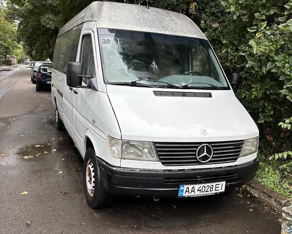 Белый Мерседес Sprinter, объемом двигателя 2.3 л и пробегом 900 тыс. км за 5500 $, фото 2 на Automoto.ua