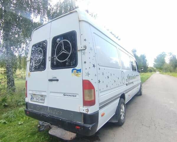 Белый Мерседес Sprinter, объемом двигателя 0 л и пробегом 284 тыс. км за 8500 $, фото 2 на Automoto.ua
