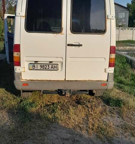 Білий Мерседес Sprinter, об'ємом двигуна 2.9 л та пробігом 300 тис. км за 5000 $, фото 1 на Automoto.ua