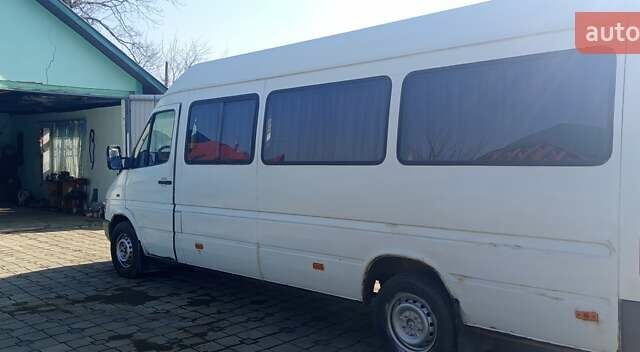 Белый Мерседес Sprinter, объемом двигателя 2.9 л и пробегом 310 тыс. км за 4300 $, фото 3 на Automoto.ua