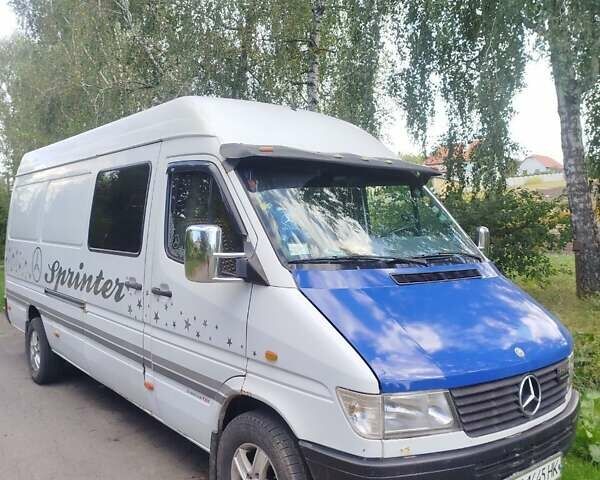 Белый Мерседес Sprinter, объемом двигателя 0 л и пробегом 284 тыс. км за 8500 $, фото 7 на Automoto.ua