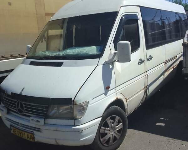 Белый Мерседес Sprinter, объемом двигателя 2.9 л и пробегом 600 тыс. км за 5800 $, фото 5 на Automoto.ua