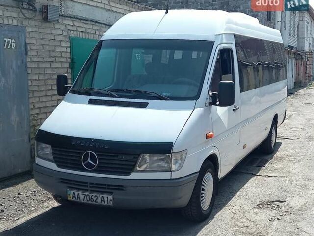 Белый Мерседес Sprinter, объемом двигателя 2.9 л и пробегом 845 тыс. км за 8900 $, фото 4 на Automoto.ua