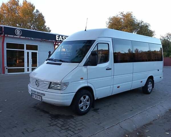 Белый Мерседес Sprinter, объемом двигателя 2.9 л и пробегом 930 тыс. км за 12999 $, фото 2 на Automoto.ua