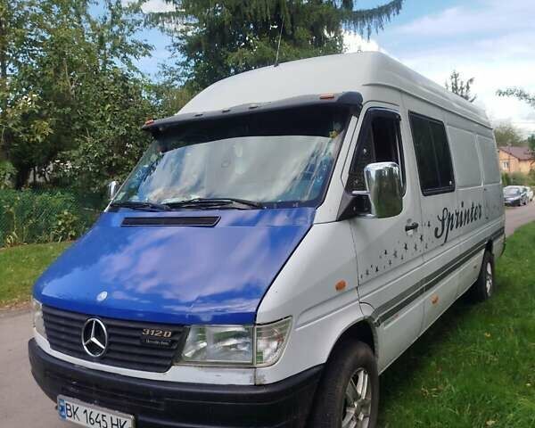 Белый Мерседес Sprinter, объемом двигателя 0 л и пробегом 284 тыс. км за 8500 $, фото 1 на Automoto.ua