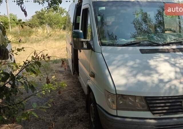 Белый Мерседес Sprinter, объемом двигателя 2.87 л и пробегом 600 тыс. км за 4500 $, фото 2 на Automoto.ua
