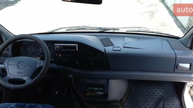 Белый Мерседес Sprinter, объемом двигателя 2.9 л и пробегом 845 тыс. км за 8900 $, фото 5 на Automoto.ua