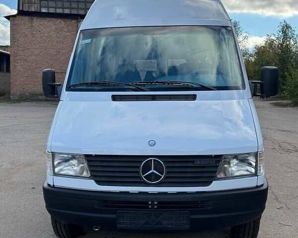 Білий Мерседес Sprinter, об'ємом двигуна 2.9 л та пробігом 500 тис. км за 10800 $, фото 2 на Automoto.ua