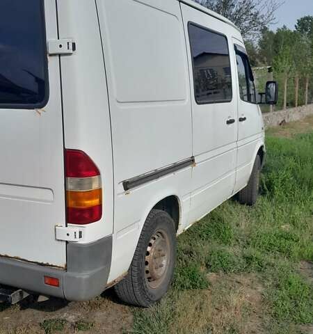 Білий Мерседес Sprinter, об'ємом двигуна 2.9 л та пробігом 300 тис. км за 5000 $, фото 2 на Automoto.ua