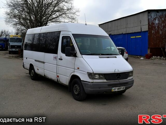 Белый Мерседес Sprinter, объемом двигателя 2.3 л и пробегом 100 тыс. км за 3350 $, фото 2 на Automoto.ua