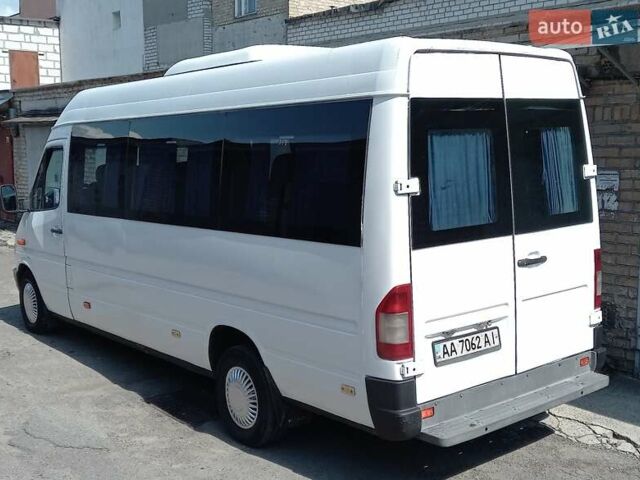 Белый Мерседес Sprinter, объемом двигателя 2.9 л и пробегом 845 тыс. км за 8900 $, фото 3 на Automoto.ua