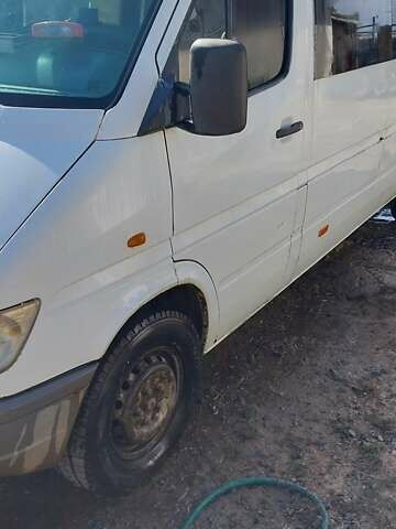Белый Мерседес Sprinter, объемом двигателя 2.9 л и пробегом 250 тыс. км за 5300 $, фото 2 на Automoto.ua