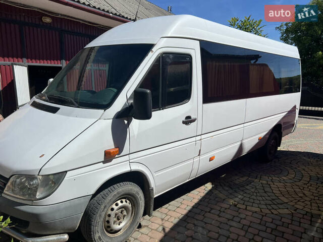 Белый Мерседес Sprinter, объемом двигателя 2.3 л и пробегом 400 тыс. км за 8000 $, фото 2 на Automoto.ua