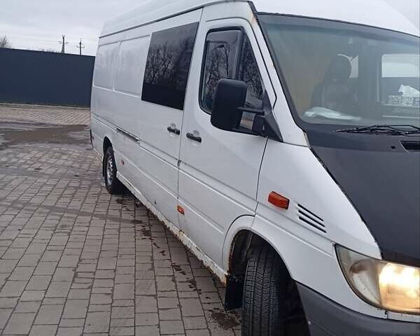 Белый Мерседес Sprinter, объемом двигателя 2.2 л и пробегом 500 тыс. км за 5500 $, фото 9 на Automoto.ua
