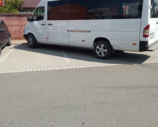 Белый Мерседес Sprinter, объемом двигателя 2.2 л и пробегом 280 тыс. км за 9000 $, фото 5 на Automoto.ua