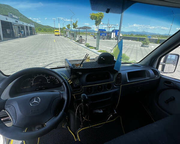 Белый Мерседес Sprinter, объемом двигателя 2.15 л и пробегом 500 тыс. км за 6000 $, фото 13 на Automoto.ua
