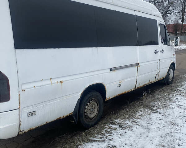 Белый Мерседес Sprinter, объемом двигателя 2.69 л и пробегом 63 тыс. км за 5300 $, фото 3 на Automoto.ua