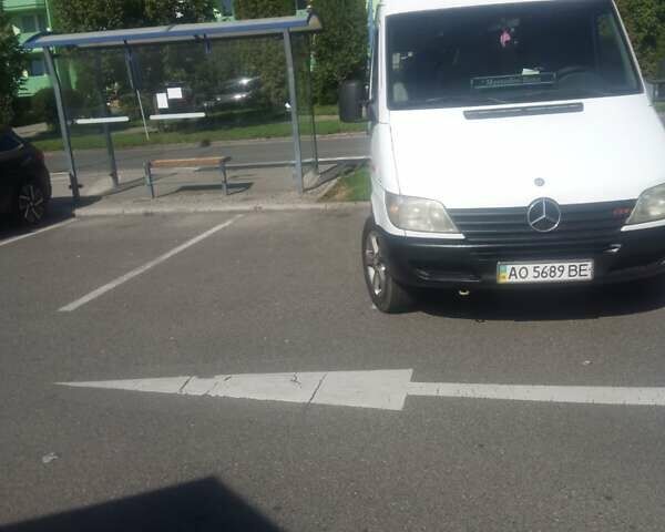 Белый Мерседес Sprinter, объемом двигателя 2.2 л и пробегом 280 тыс. км за 9000 $, фото 1 на Automoto.ua