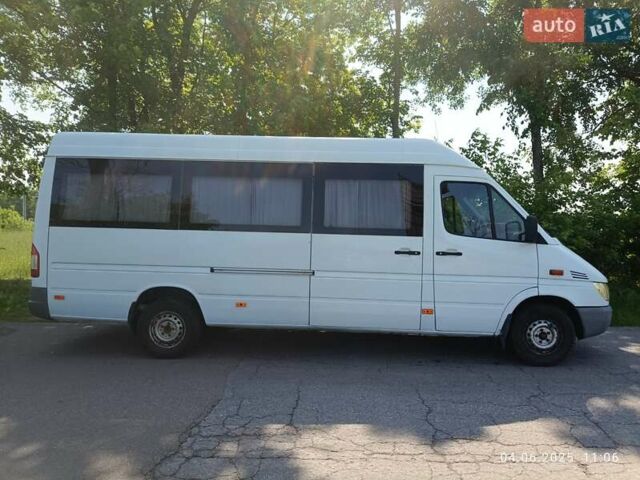 Белый Мерседес Sprinter, объемом двигателя 2.15 л и пробегом 200 тыс. км за 8500 $, фото 6 на Automoto.ua