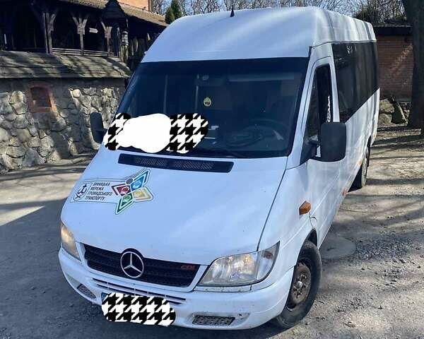 Белый Мерседес Sprinter, объемом двигателя 2.1 л и пробегом 405 тыс. км за 9500 $, фото 2 на Automoto.ua